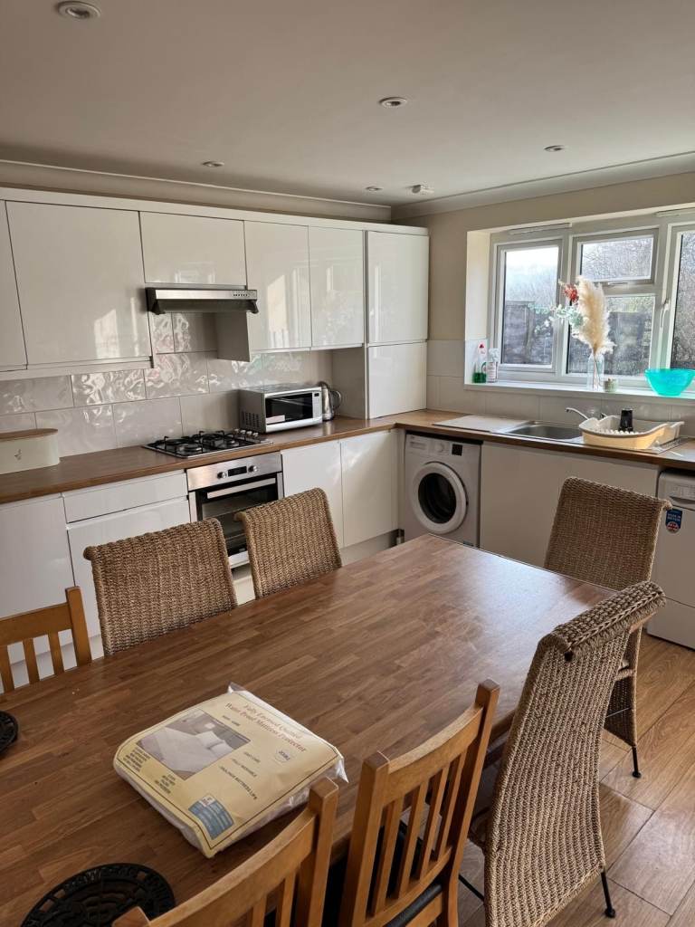 Large double rooms to rent