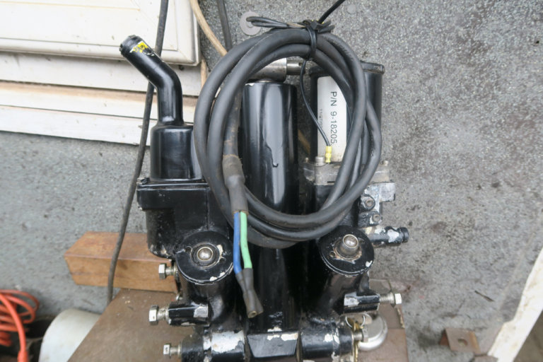 MERCURY /MARINER  70hp 80 ho 90hp  115hp TRIM AND TILT