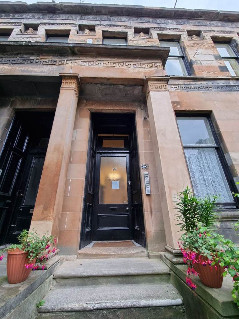 Furnished flat adjacent to Glasgow university