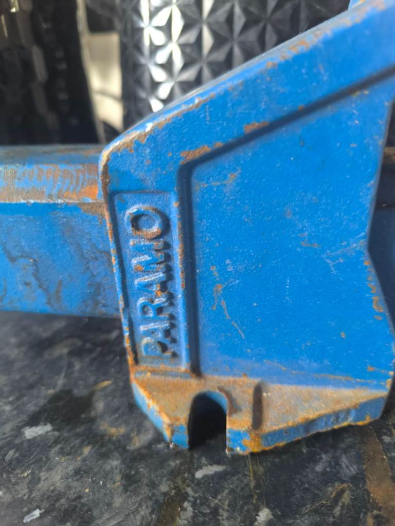 PARAMO 4 inch Bench Vice