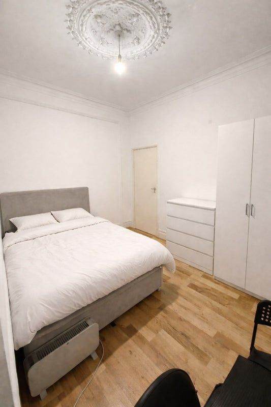 AFFORDABLE DOUBLE ROOM IN DEPTFORD - AVAILABLE IMMEDIATELY ✅