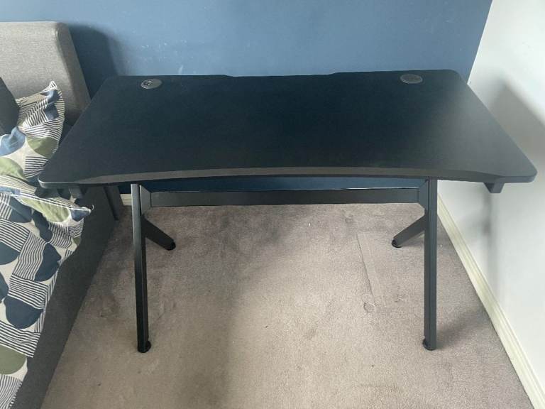 Black Gaming Desk – Used Good Condition 
