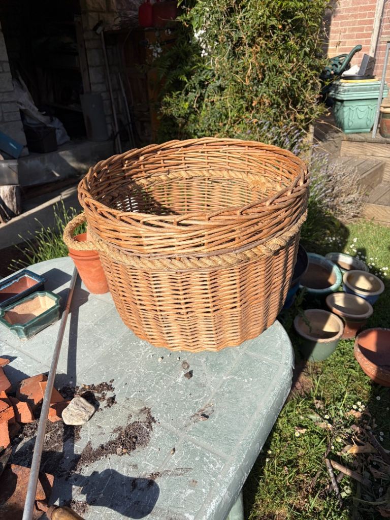 Wicker log basket 