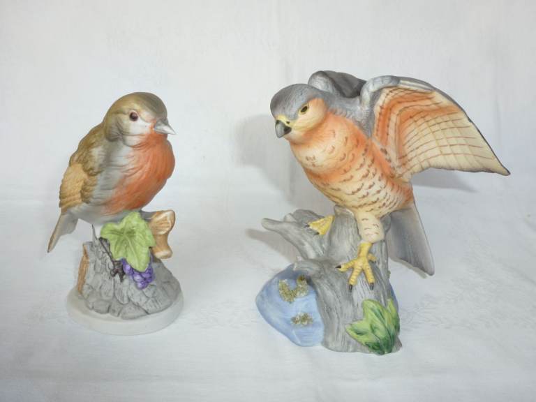 VINTAGE MARURI SPARROW HAWK AND ROBIN BIRDS