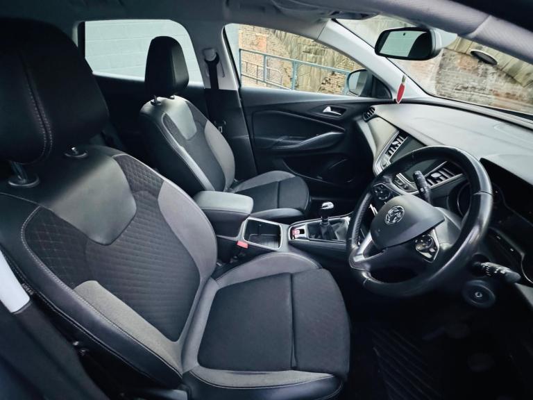 2019 Vauxhall Grandland X 1.5 Turbo D Tech Line Nav 5dr HATCHBACK DIESEL Manual