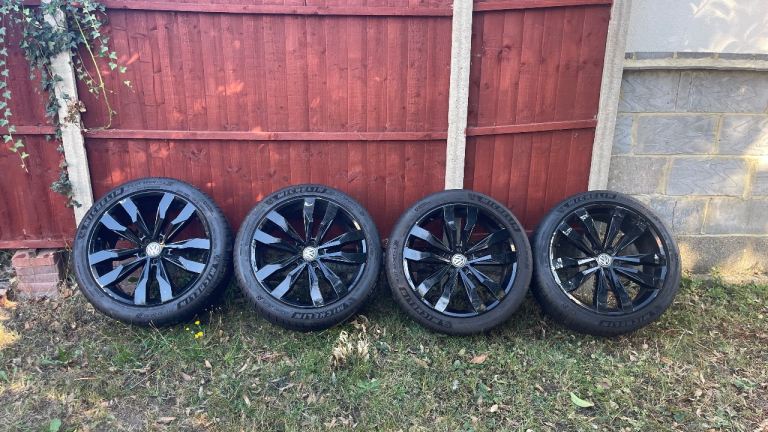 VW 20" Alloy Wheels + Michelin Pilot Sport 4S Tyres (Set of 4) — Gloss Black