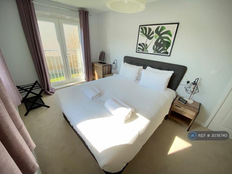 1 bedroom flat in Phoenix Way, Portishead, Bristol, BS20 (1 bed) (#3078740)