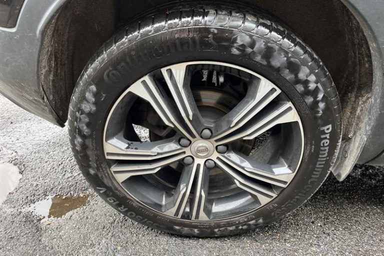 2020 Volvo XC40 2.0 D4 Inscription Pro SUV 5dr Diesel Auto AWD Euro 6 (s/s) (190 ps) SUV Diesel A...