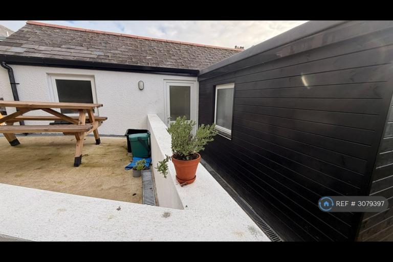 Studio flat in Trevethan Road, Falmouth, TR11 (#3079397)