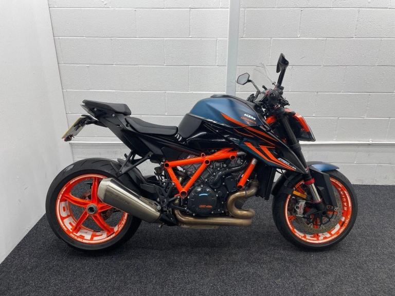 KTM 1290 SUPERDUKE R ** ONE OWNER - TAIL TIDY - JUNE 26 MOT **
