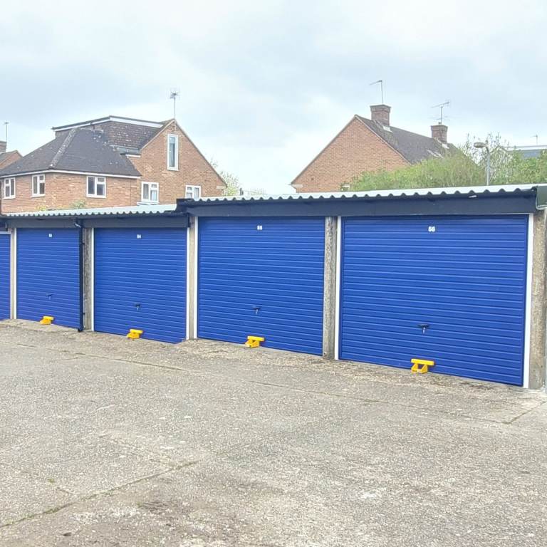 Warehouse/Garage wanted URGENT