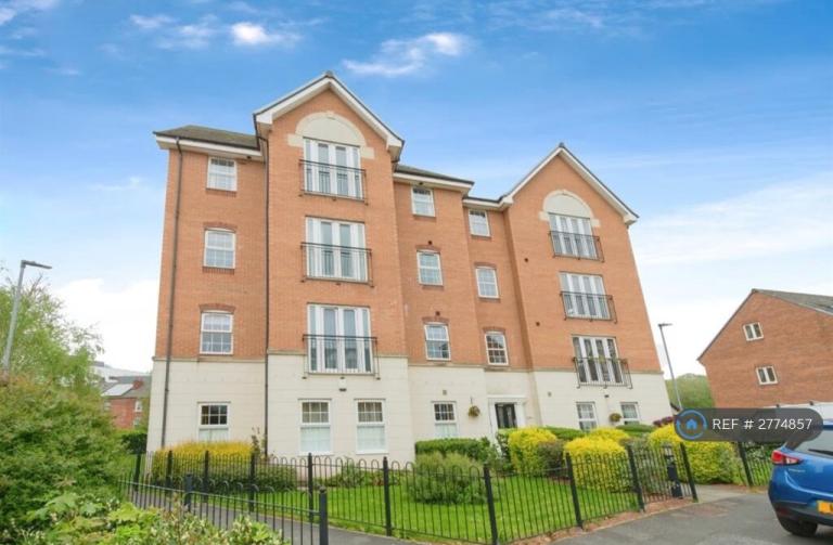2 bedroom flat in Priory Chase, Pontefract, WF8 (2 bed) (#2774857)