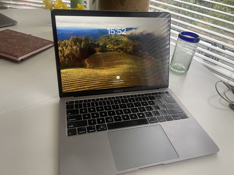 MacBook Air 2018 Space Grey 8gb RAM, 256Gb SSD - Excellent