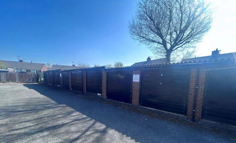 Garage to rent Dukinfield