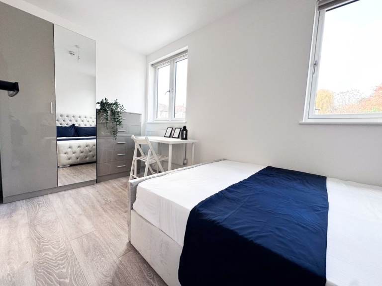 SINGLE ROOM IN CRICKLEWOOD IN A VERY LOVELY HOUSE 