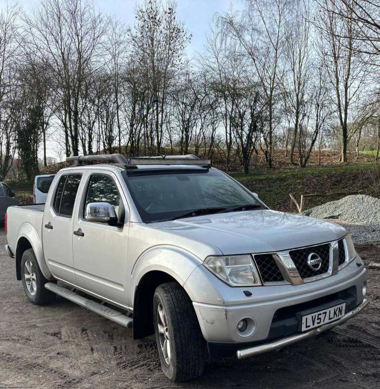 NISSAN NAVARA 2.5 DCI 190 4WD TEKNA CrewCab Pick-up