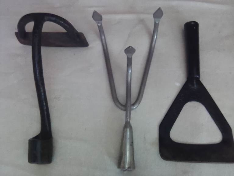 3 GARDEN TOOL HEADS