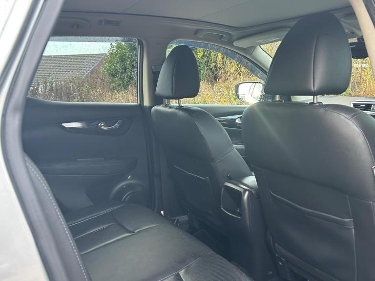 2014 Nissan Qashqai 1.6 dCi Tekna 5dr Xtronic HATCHBACK DIESEL Automatic