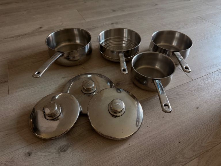 Set of 3 Stainless Steel Sauce Pans with Lids – Good Condition