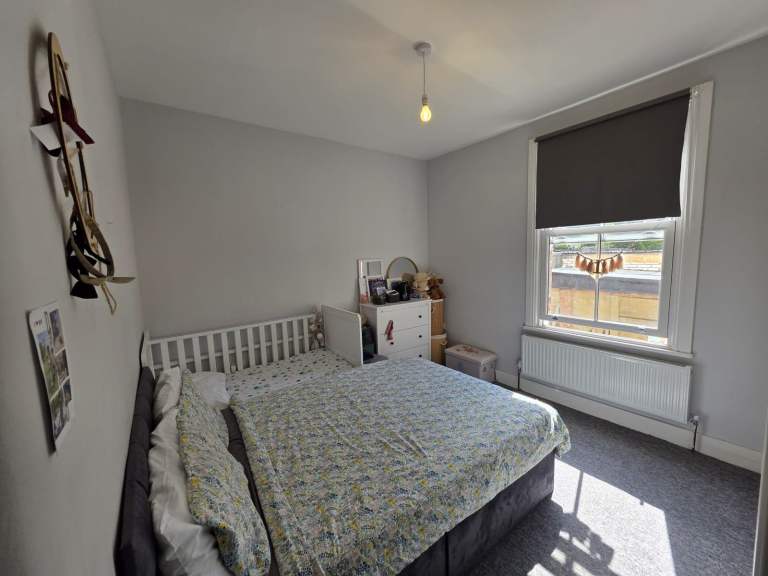 BRIGHT 3 BEDROOM 1ST FLOOR FLAT WITH PARKING EDGWARE  
