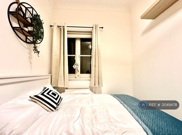 1 bedroom in John Conway House Herbert Mews, London, SW2 (#3049478)