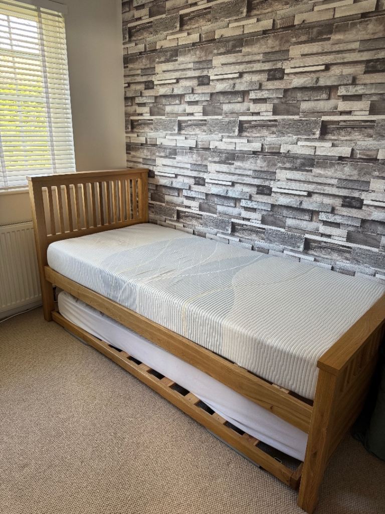 Single bed with trundle