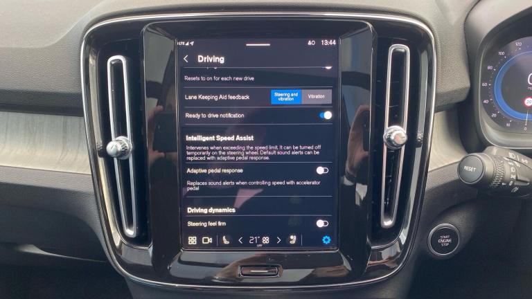 2024 Volvo XC40 2.0 B3 MHEV Ultimate SUV 5dr Petrol Hybrid DCT Auto Euro 6 (s/s) (163 ps) ESTATE ...