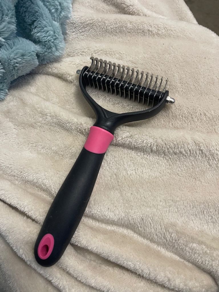 Dog brush 