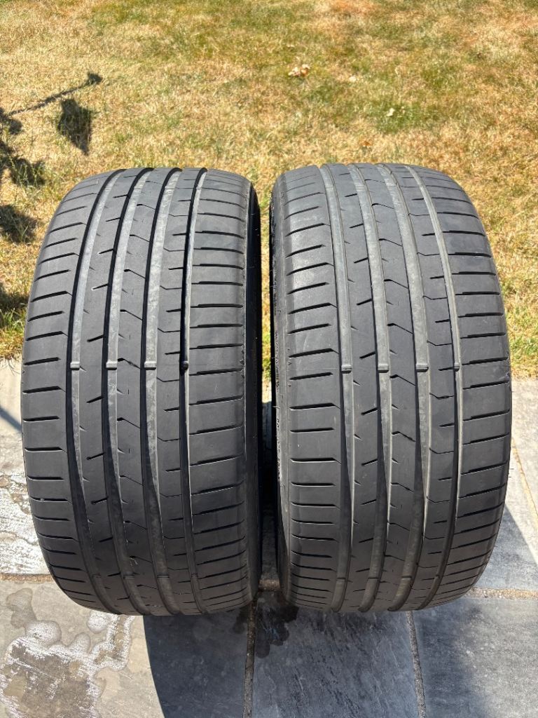 2 x Nearly New 21" APLUS Aerix RS01 Tyres - 255/35ZR21 98Y XL