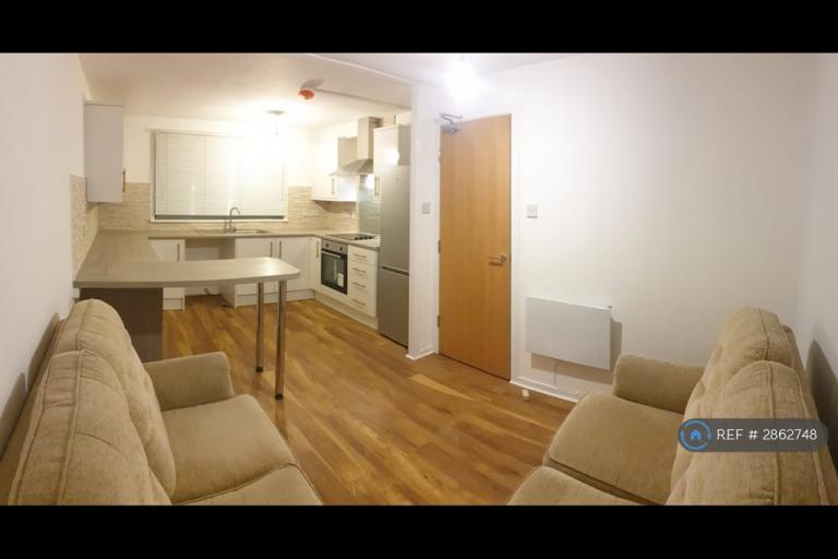 4 bedroom flat in St Mungo Avenue, Glasgow, G4 (4 bed) (#2862748)