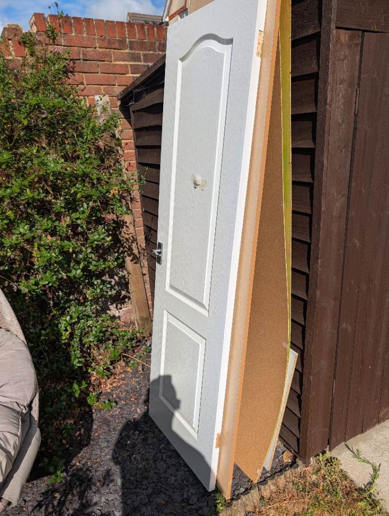 Free White Internal Door with Handle, pickup only 