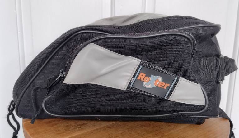 MAGNETIC TANK BAG WITH RAIN COVER