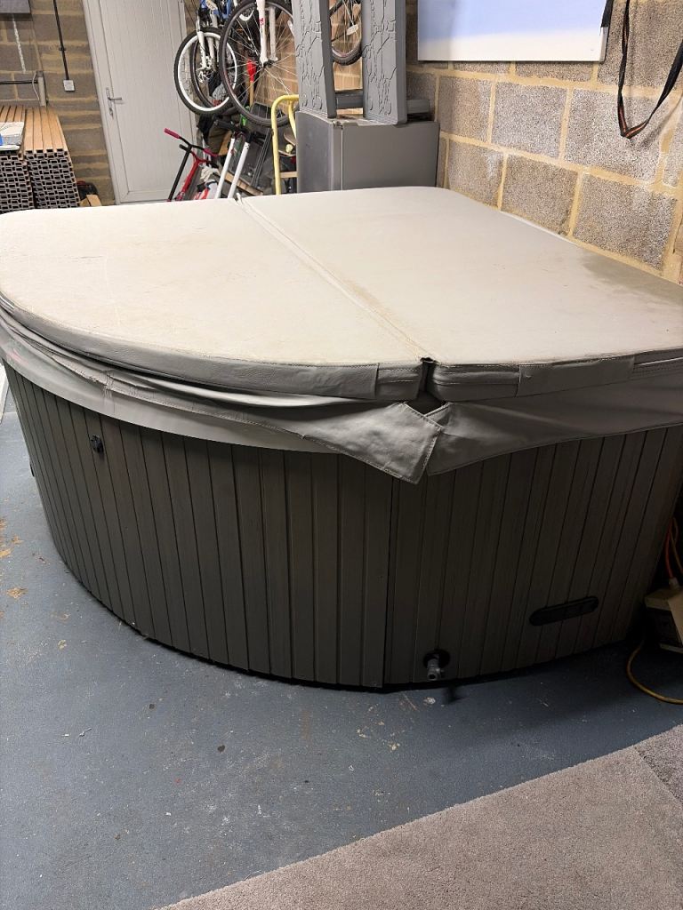 LA Spas Adventure Hot Tub Jacuzzi with Cover and Steps