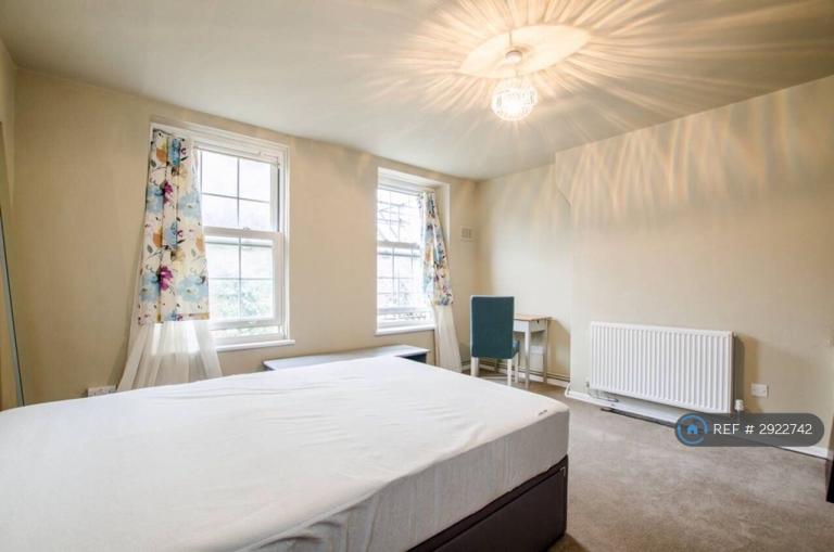 3 bedroom flat in Macartney House, London, SW9 (3 bed) (#2922742)