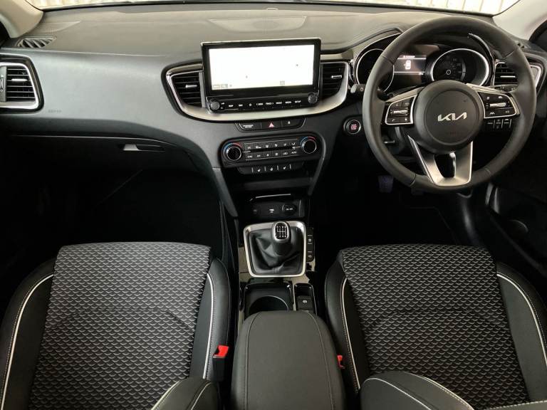 2025 Kia Ceed 1.5T GDi ISG 138 3 5dr Hatchback PETROL Manual