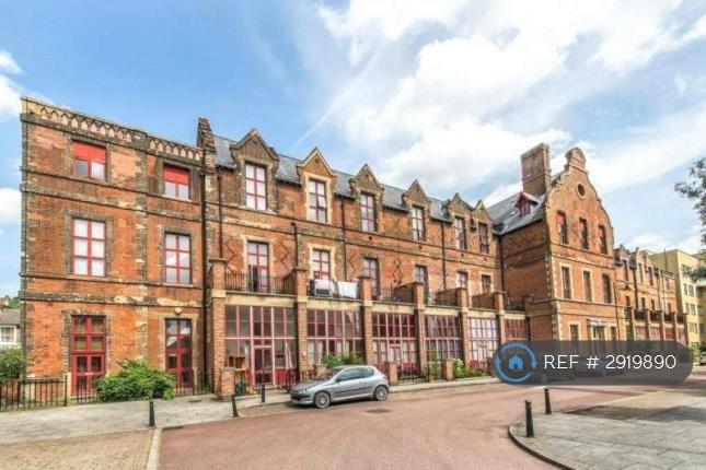 1 bedroom flat in Conrad House, London, E8 (1 bed) (#2919890)
