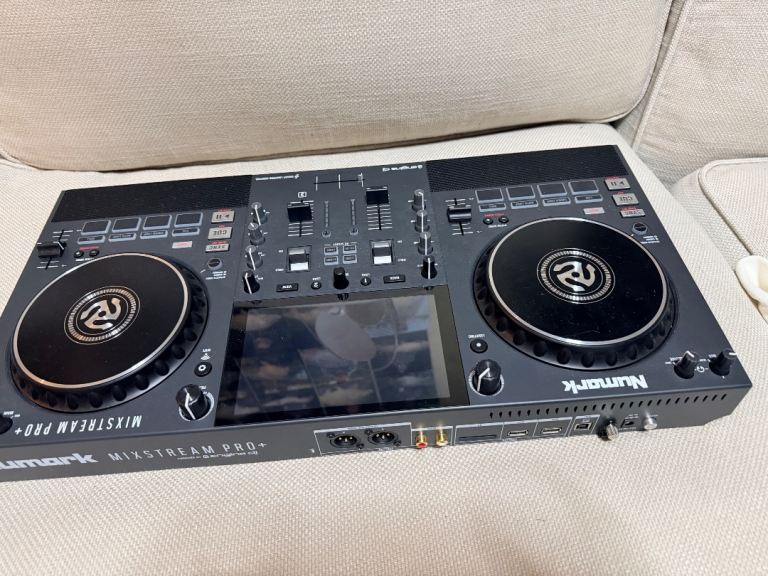 Numark Mixsteam Pro Plus all in one DJ Decks 
