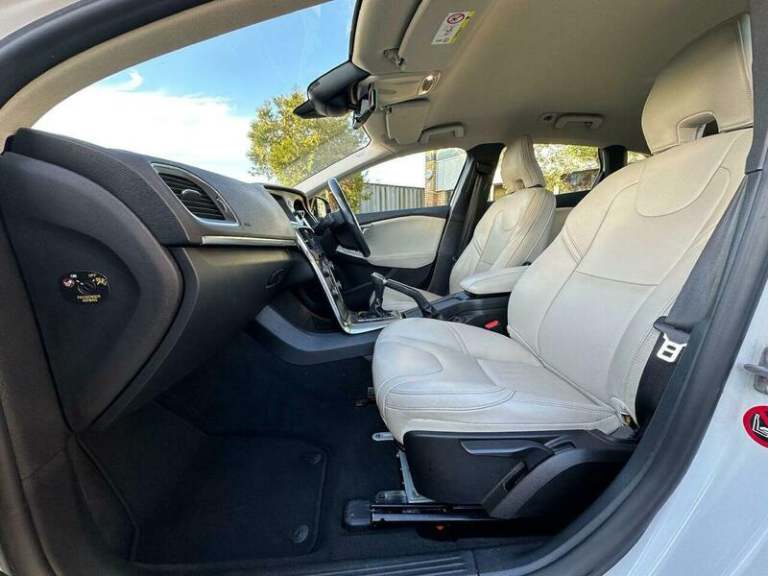 2015 Volvo V40 1.6 D2 SE Lux Euro 5 (s/s) 5dr HATCHBACK Diesel Manual