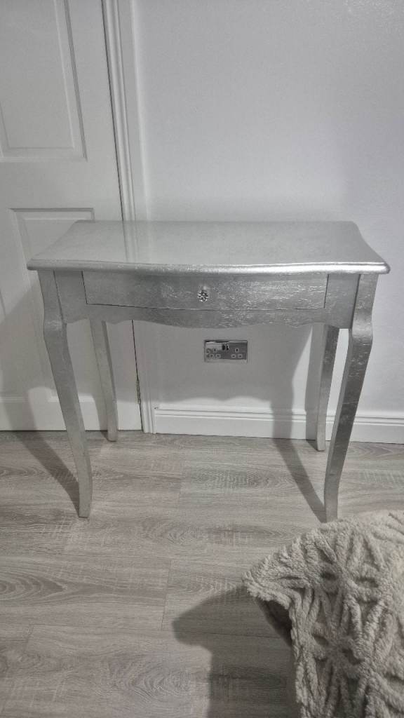 Distressed Silver Dressing Unit