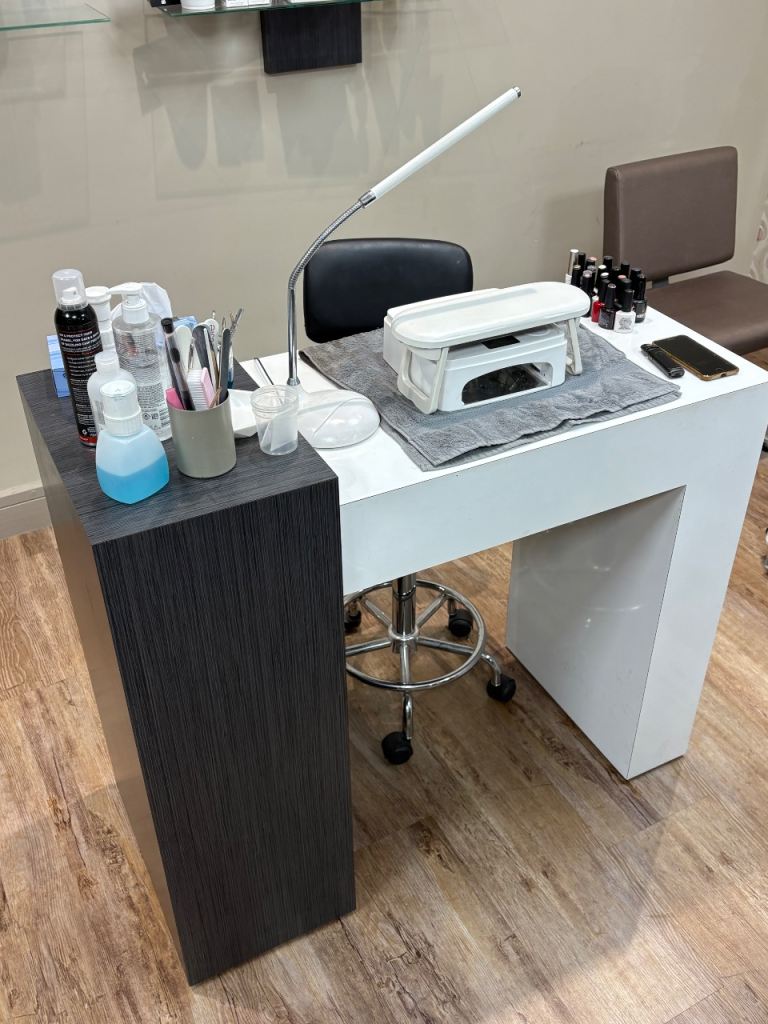 Nail Desk / Manicure Table – Excellent Condition