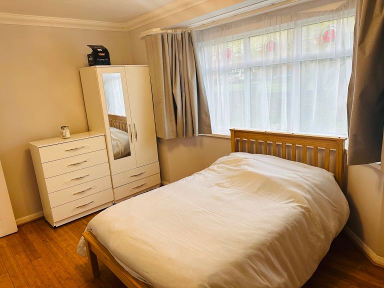 Room to rent 
