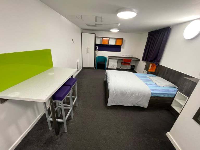 Modern Studio Flat | Furnished | Fitted Kitchen | Bills Included | St. Marys Road, Hampshire - SO14