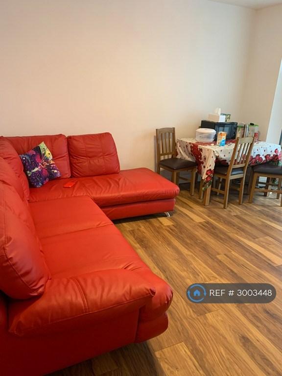 2 bedroom flat in Ground Floor, Hounslow, TW3 (2 bed) (#3003448)