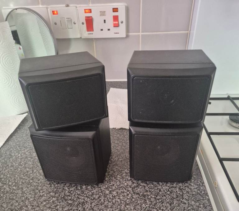 Altai bookshelf speakers VGC