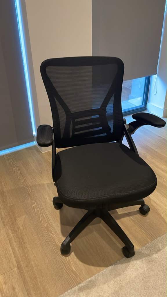Black Office Chair with Mesh Back – Good Condition