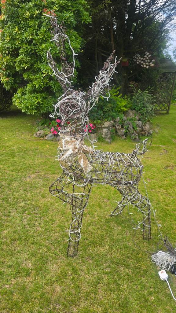 Large Light-Up Reindeer Christmas Decoration – Good Condition