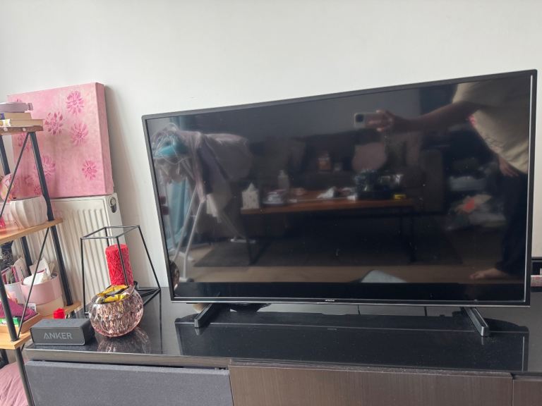 Hitachi 43” Smart 4K UHD TV with Remote – Excellent Working Condition