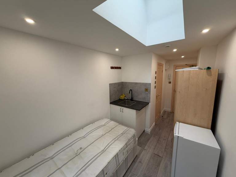 BENEFITS ACCEPTED - Studio Flat Available in Finsbury Park Hackney N4