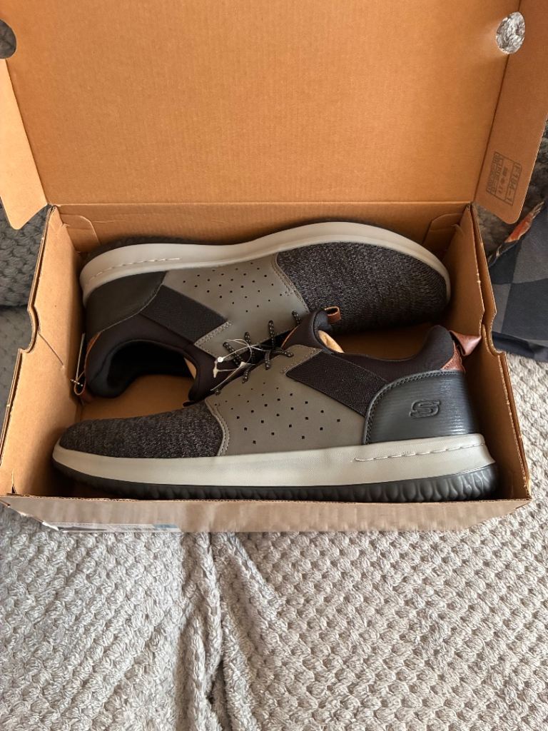 Sketchers trainers