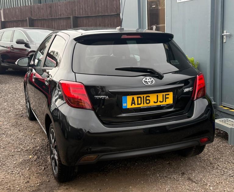 2016 Toyota Yaris 1.33 Dual VVT-i Design Euro 6 5dr HATCHBACK Petrol Manual